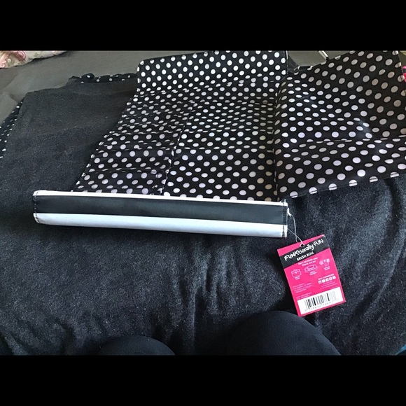 Make up brush and hair rollers - Picture 6 of 7